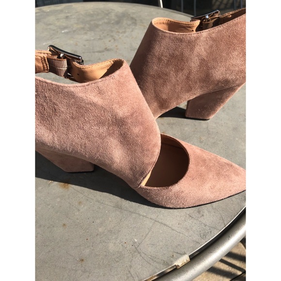 NWT - VINCE CAMUTO Nude Genuine Leather Heels - Picture 5 of 8